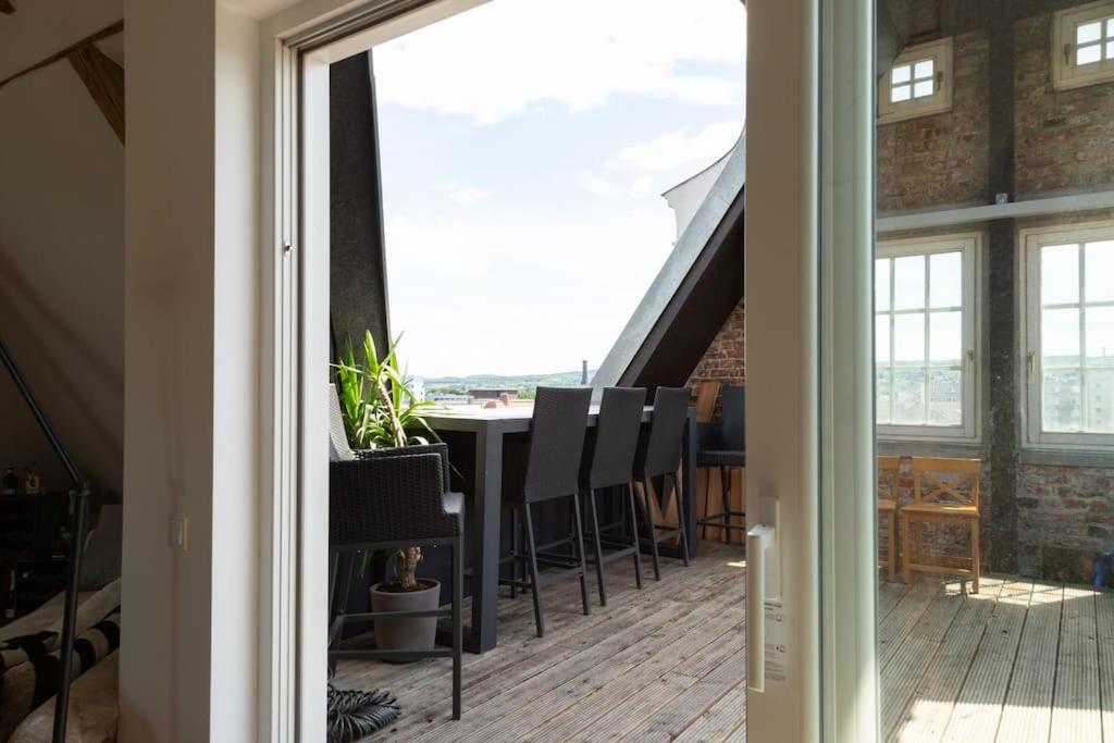 Luxurioeses Penthouse Mit Dachterrasse & Massagesessel Em-apartments Deutschland Apartment